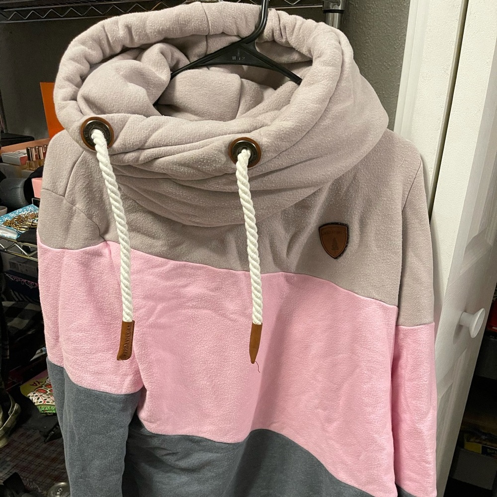 Wanakome Cowlneck sweatshirt